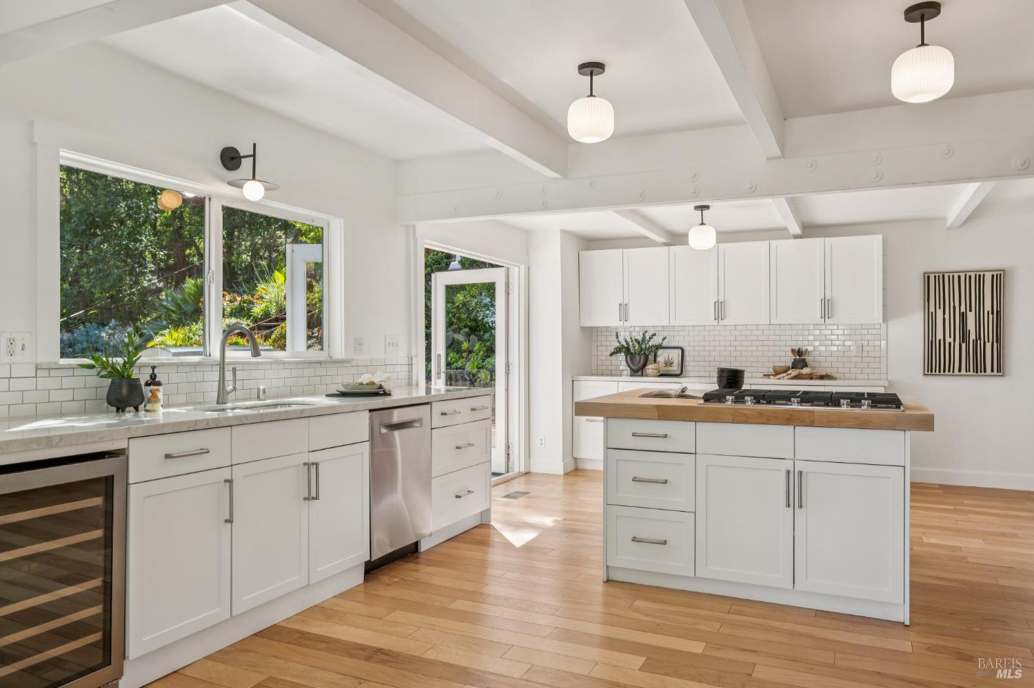 Detail Gallery Image 15 of 70 For 67 Oak Springs Dr, San Anselmo,  CA 94960 - 5 Beds | 4/1 Baths