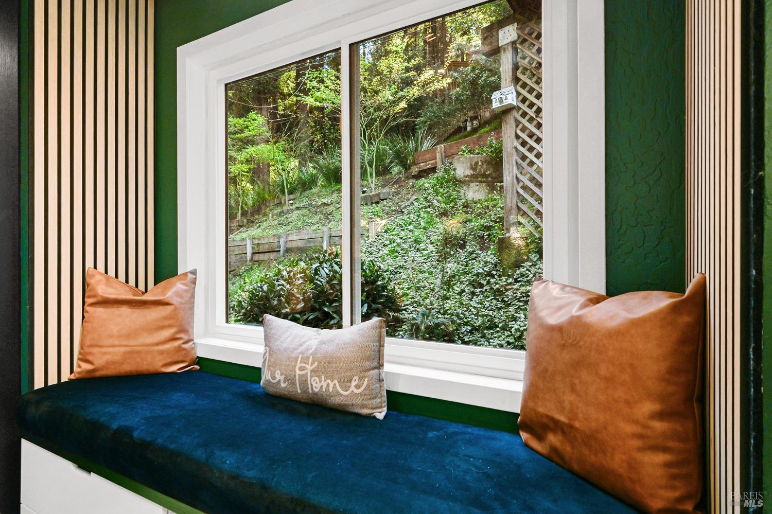 Detail Gallery Image 13 of 59 For 16 Iron Springs Rd, Fairfax,  CA 94930 - 4 Beds | 2 Baths