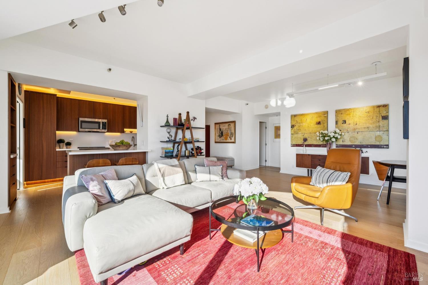 Detail Gallery Image 5 of 38 For 6363 Christie Ave #2627,  Emeryville,  CA 94608 - 2 Beds | 2 Baths