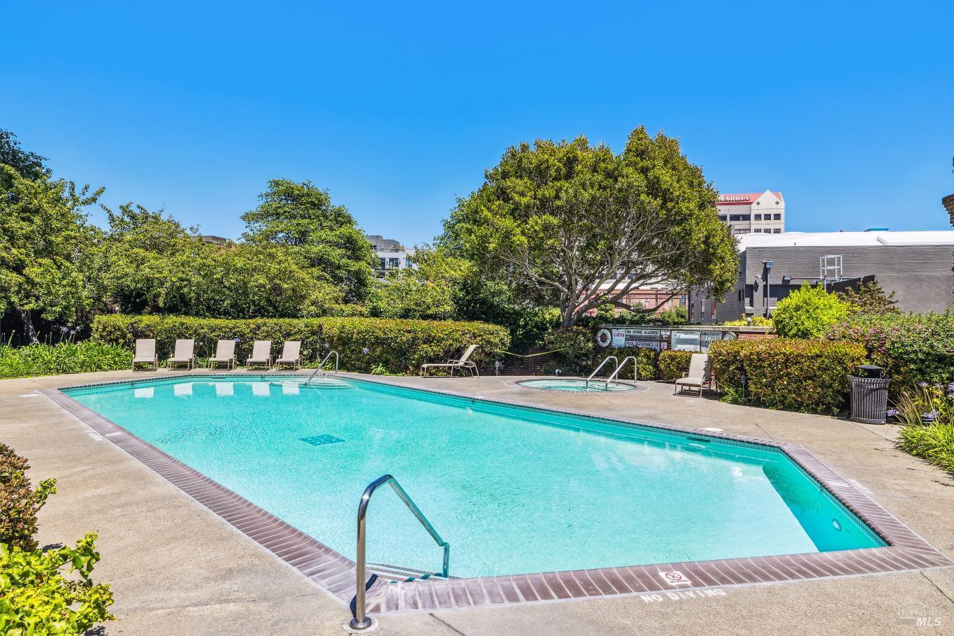 Detail Gallery Image 32 of 38 For 6363 Christie Ave #2627,  Emeryville,  CA 94608 - 2 Beds | 2 Baths