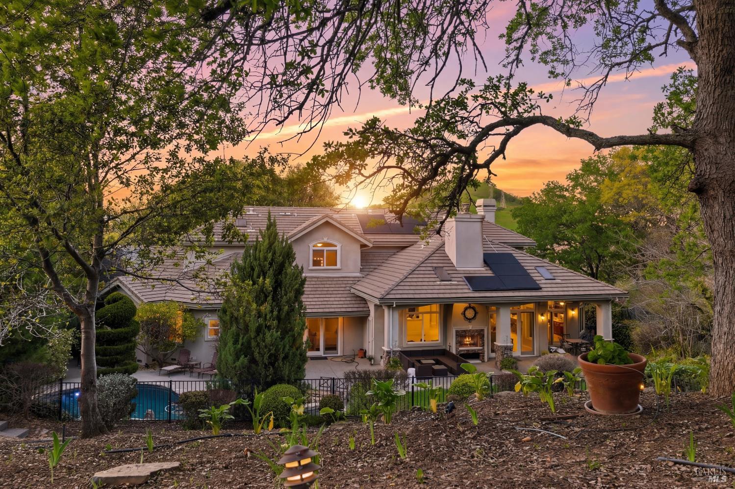 Detail Gallery Image 2 of 89 For 2054 Pinecrest Ct, Vacaville,  CA 95688 - 4 Beds | 4/1 Baths