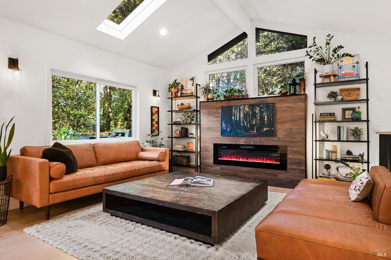 Detail Gallery Image 8 of 59 For 16 Iron Springs Rd, Fairfax,  CA 94930 - 4 Beds | 2 Baths