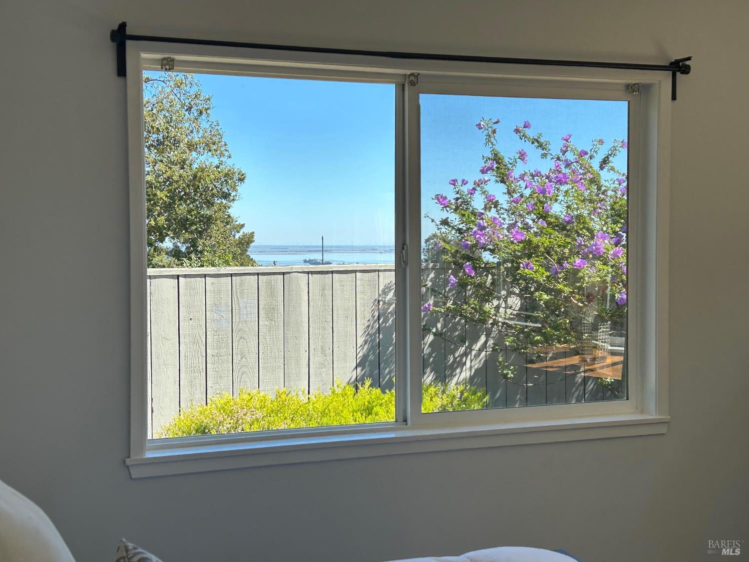 Detail Gallery Image 28 of 66 For 212 Eaton Ct, Benicia,  CA 94510 - 3 Beds | 2 Baths