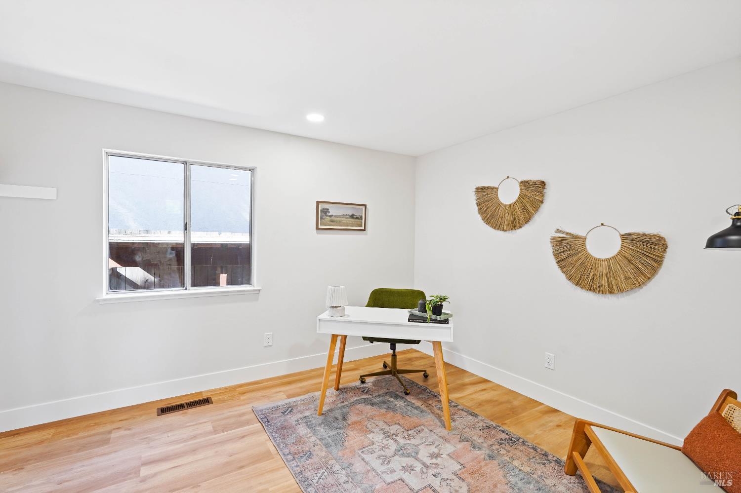 Detail Gallery Image 11 of 34 For 5001 Lakeview Cir, Fairfield,  CA 94534 - 3 Beds | 2 Baths