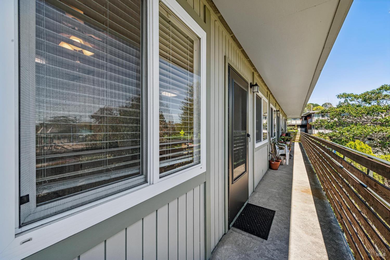 Detail Gallery Image 2 of 19 For 83 Pixley Ave #6,  Corte Madera,  CA 94925 - 1 Beds | 1 Baths