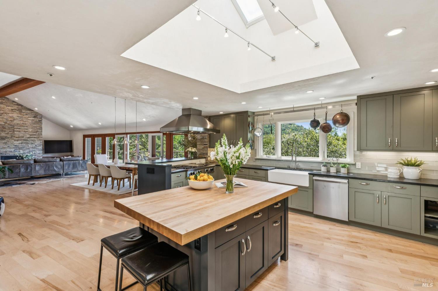 Detail Gallery Image 25 of 99 For 1884 Silverado Trl, Napa,  CA 94558 - 4 Beds | 3/1 Baths