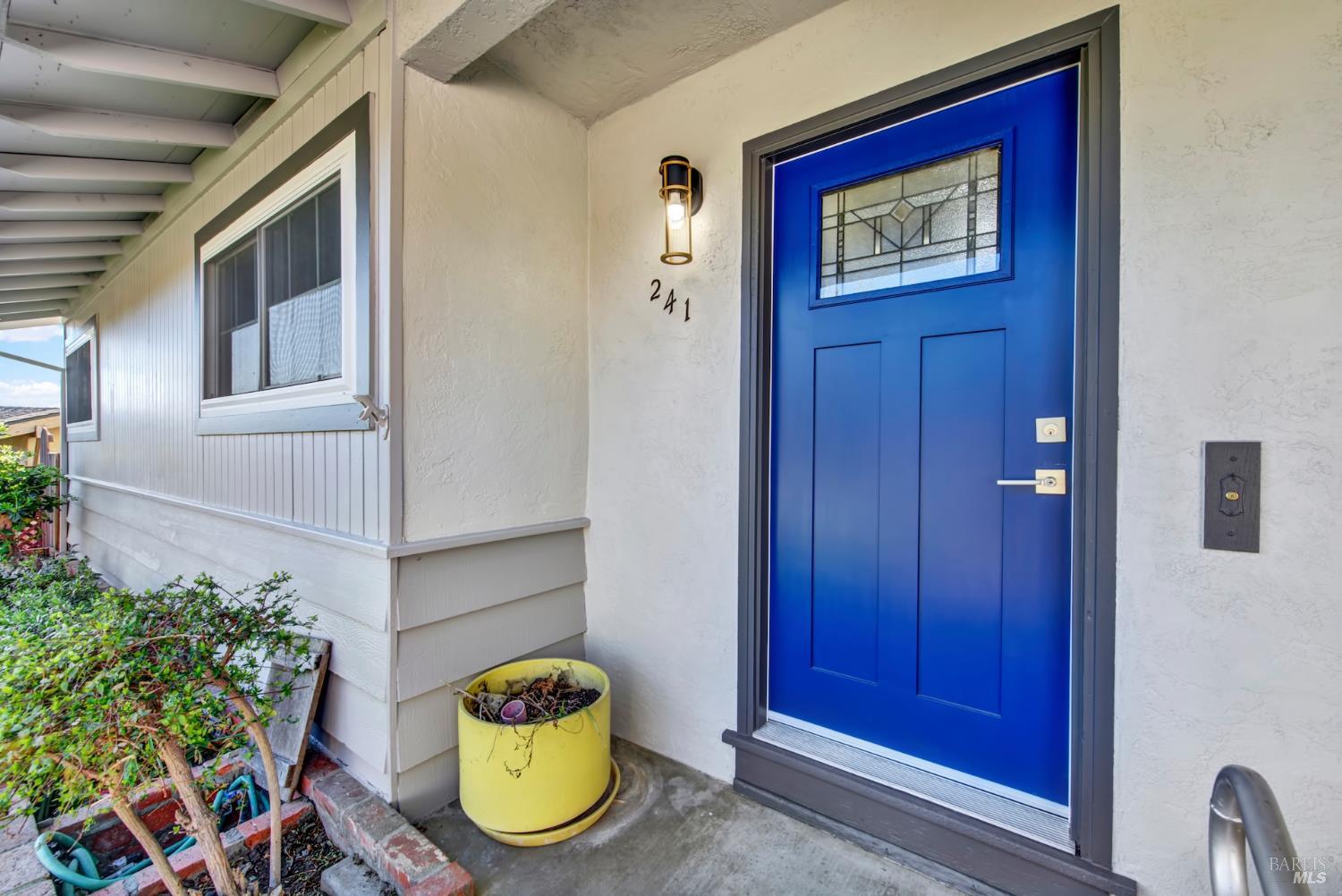 Detail Gallery Image 5 of 44 For 241 Blue Ridge Dr, Martinez,  CA 94553 - 4 Beds | 2/1 Baths
