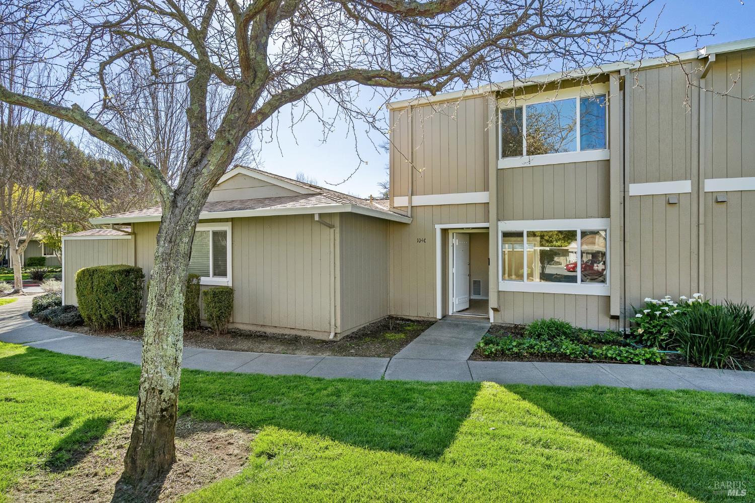 Detail Gallery Image 21 of 30 For 104 Oliva Ct #C,  Novato,  CA 94947 - 3 Beds | 1/1 Baths
