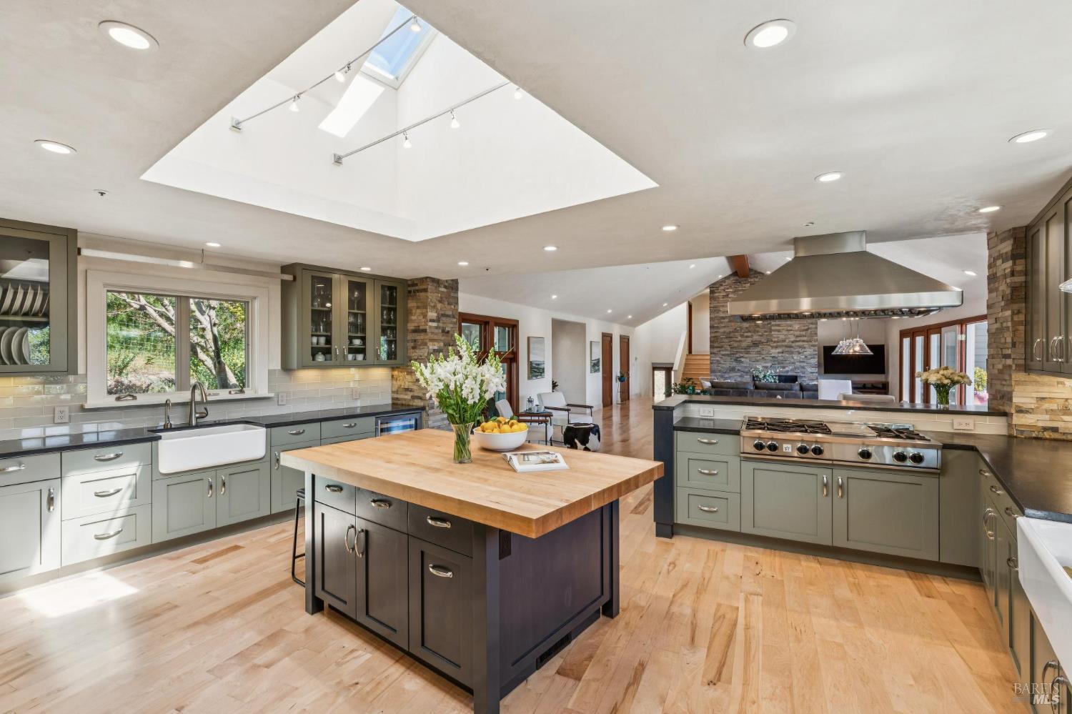 Detail Gallery Image 22 of 99 For 1884 Silverado Trl, Napa,  CA 94558 - 4 Beds | 3/1 Baths