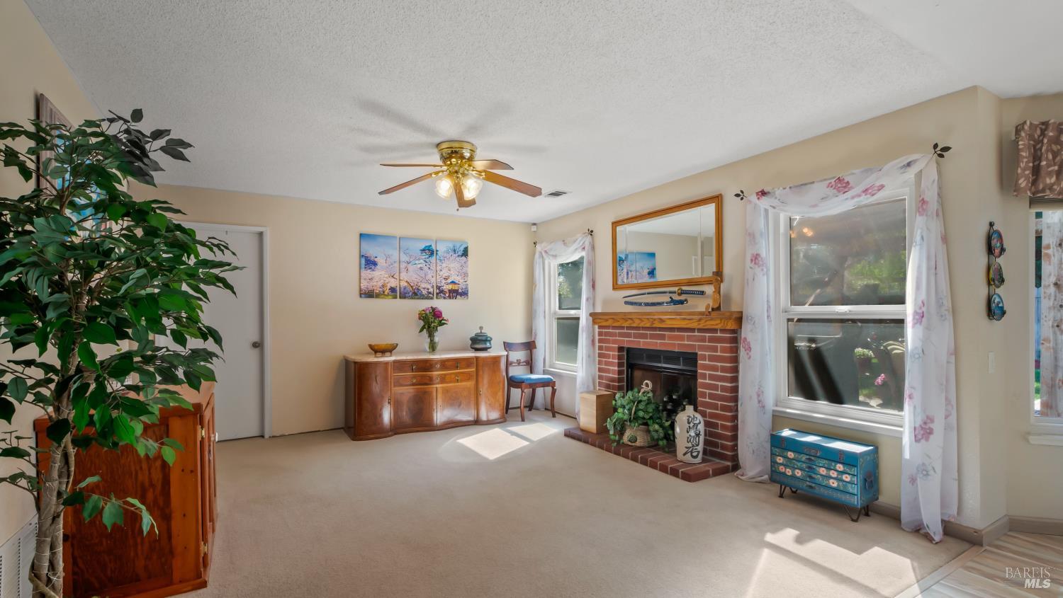 Detail Gallery Image 10 of 68 For 202 Songbird Ct, Vacaville,  CA 95687 - 4 Beds | 3 Baths