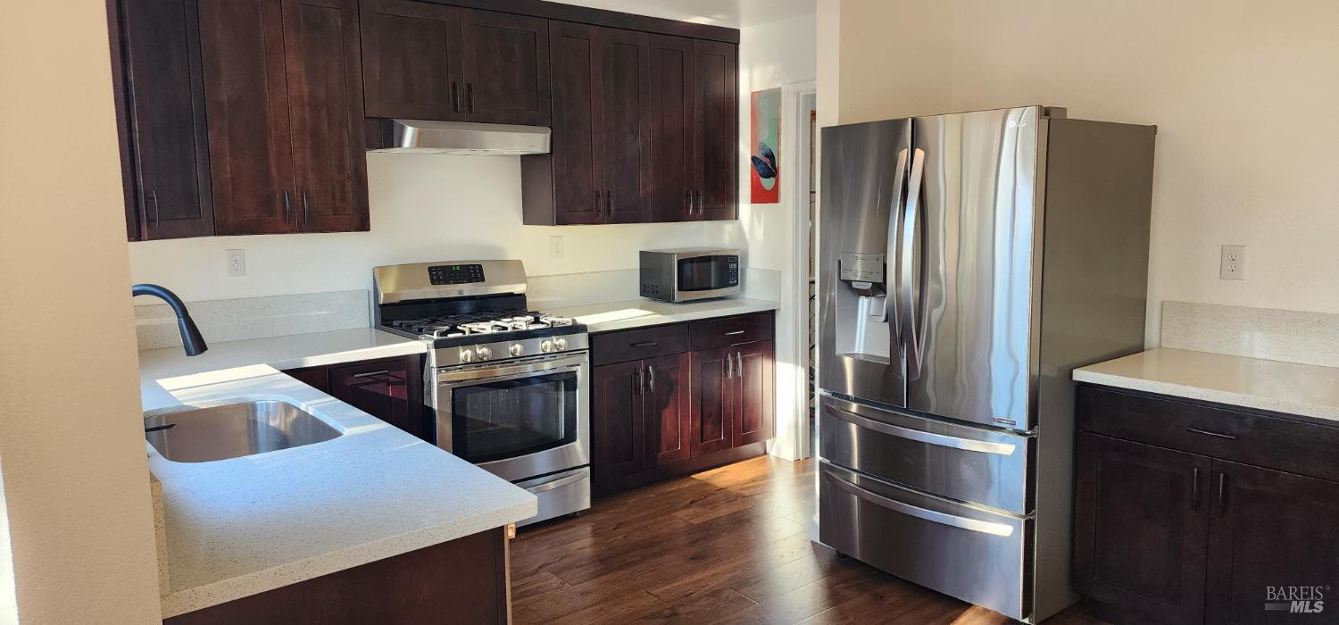 Detail Gallery Image 8 of 44 For 2350 Elliott Dr, American Canyon,  CA 94503 - 4 Beds | 3 Baths