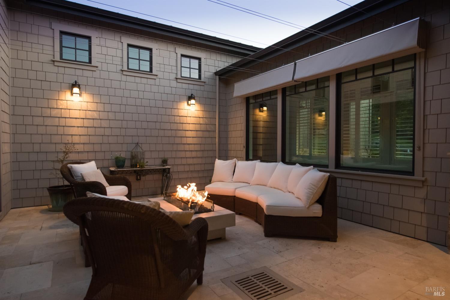 Detail Gallery Image 32 of 93 For 3932 Silver Fox Ct, Santa Rosa,  CA 95403 - 4 Beds | 4/1 Baths