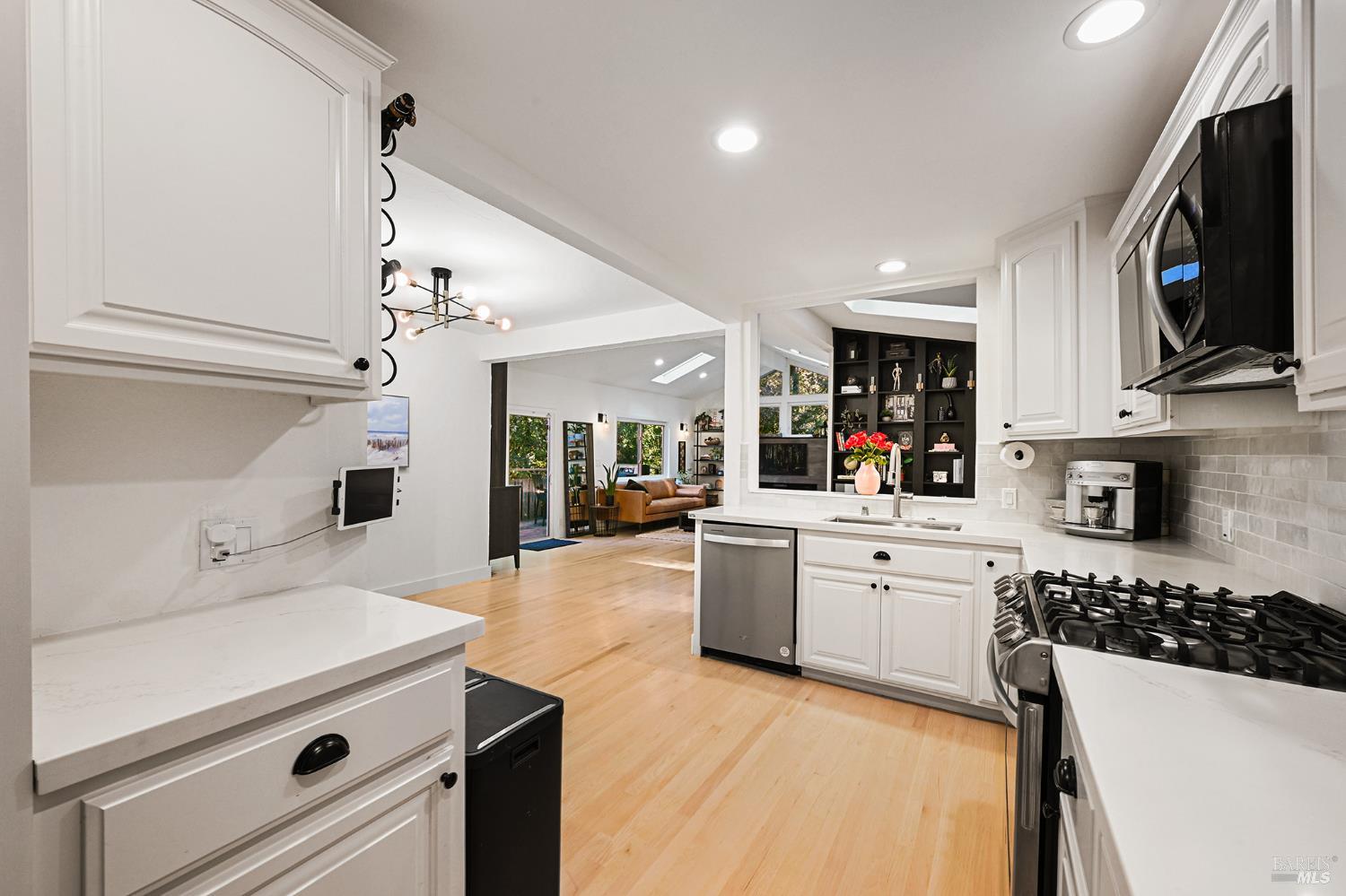 Detail Gallery Image 22 of 59 For 16 Iron Springs Rd, Fairfax,  CA 94930 - 4 Beds | 2 Baths