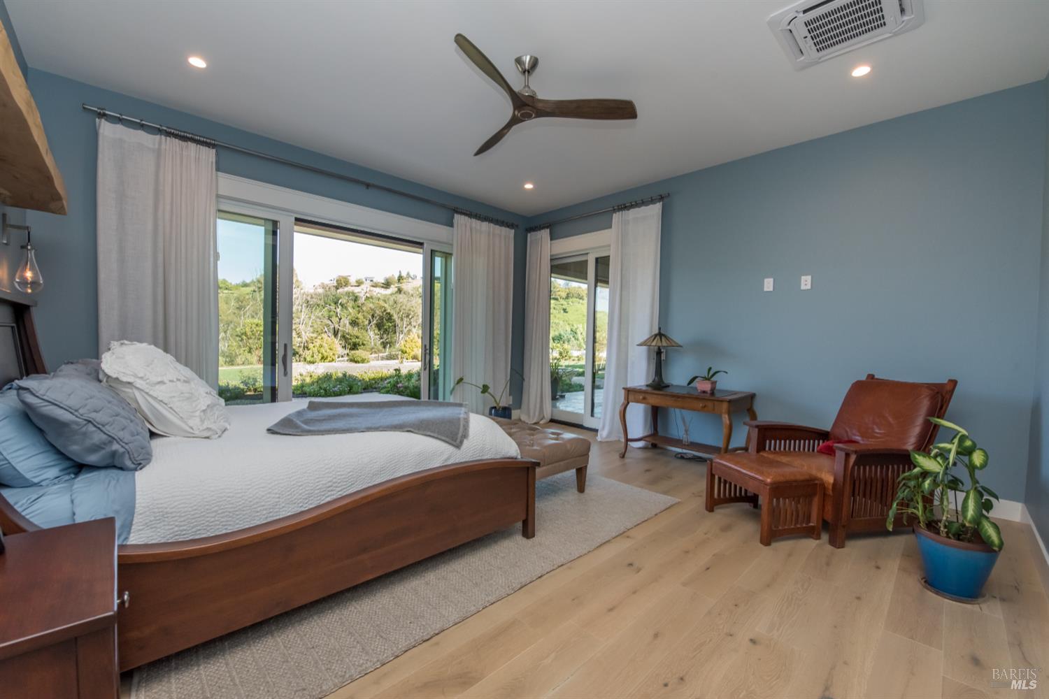 Detail Gallery Image 35 of 93 For 3932 Silver Fox Ct, Santa Rosa,  CA 95403 - 4 Beds | 4/1 Baths