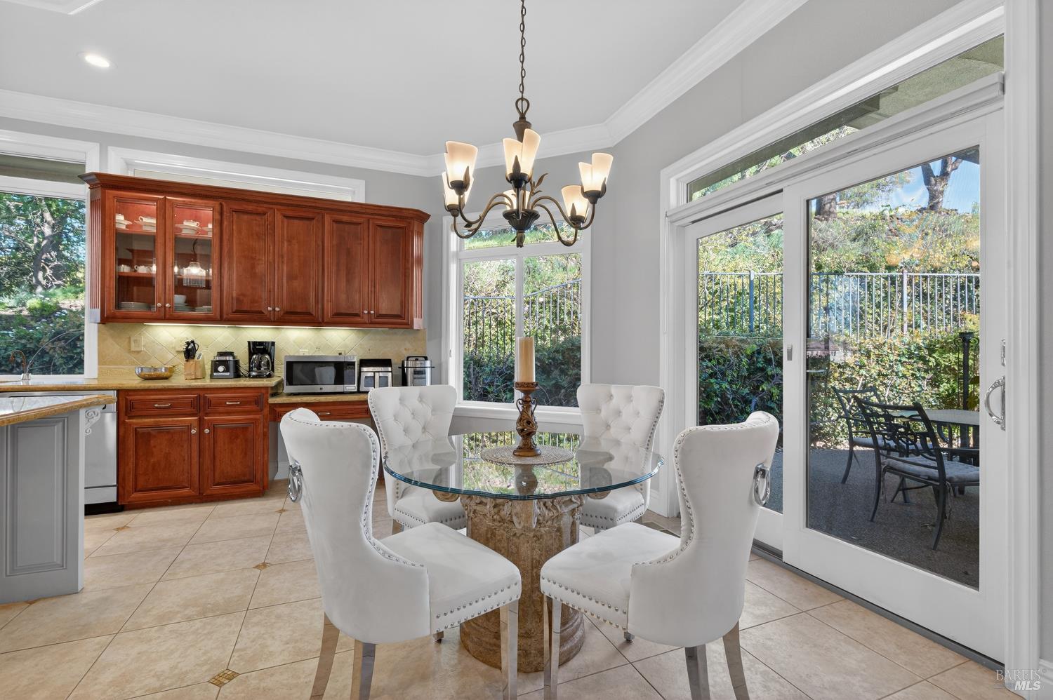 Detail Gallery Image 19 of 89 For 2054 Pinecrest Ct, Vacaville,  CA 95688 - 4 Beds | 4/1 Baths