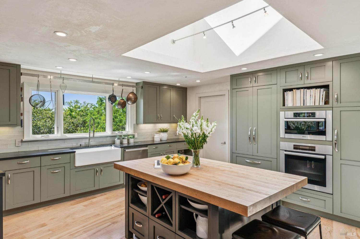 Detail Gallery Image 18 of 99 For 1884 Silverado Trl, Napa,  CA 94558 - 4 Beds | 3/1 Baths