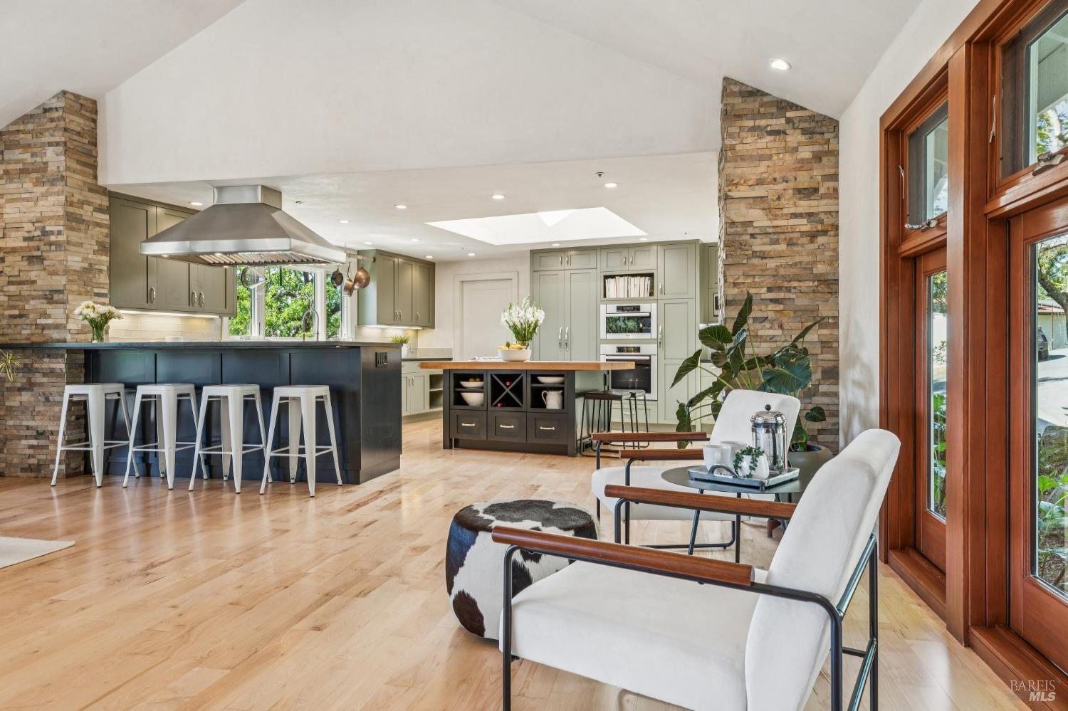 Detail Gallery Image 12 of 99 For 1884 Silverado Trl, Napa,  CA 94558 - 4 Beds | 3/1 Baths