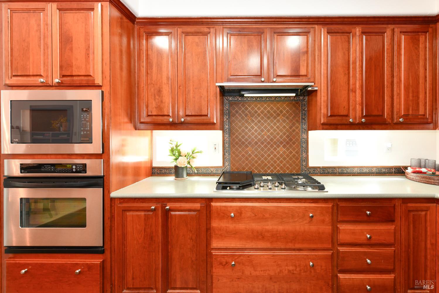 Detail Gallery Image 4 of 50 For 5015 Staghorn Dr, Vallejo,  CA 94591 - 3 Beds | 3 Baths