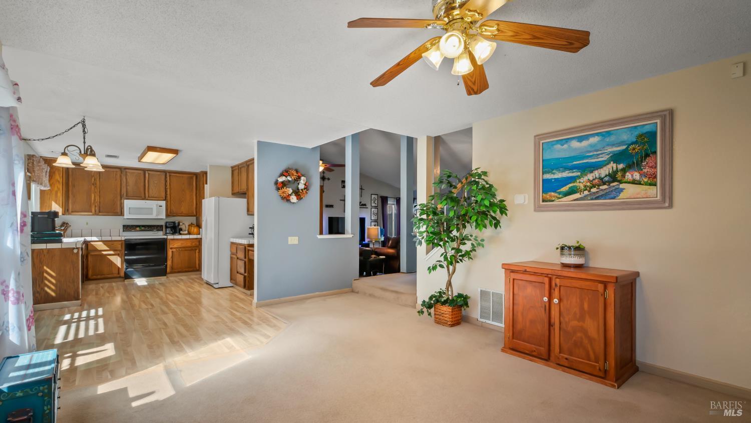 Detail Gallery Image 12 of 68 For 202 Songbird Ct, Vacaville,  CA 95687 - 4 Beds | 3 Baths