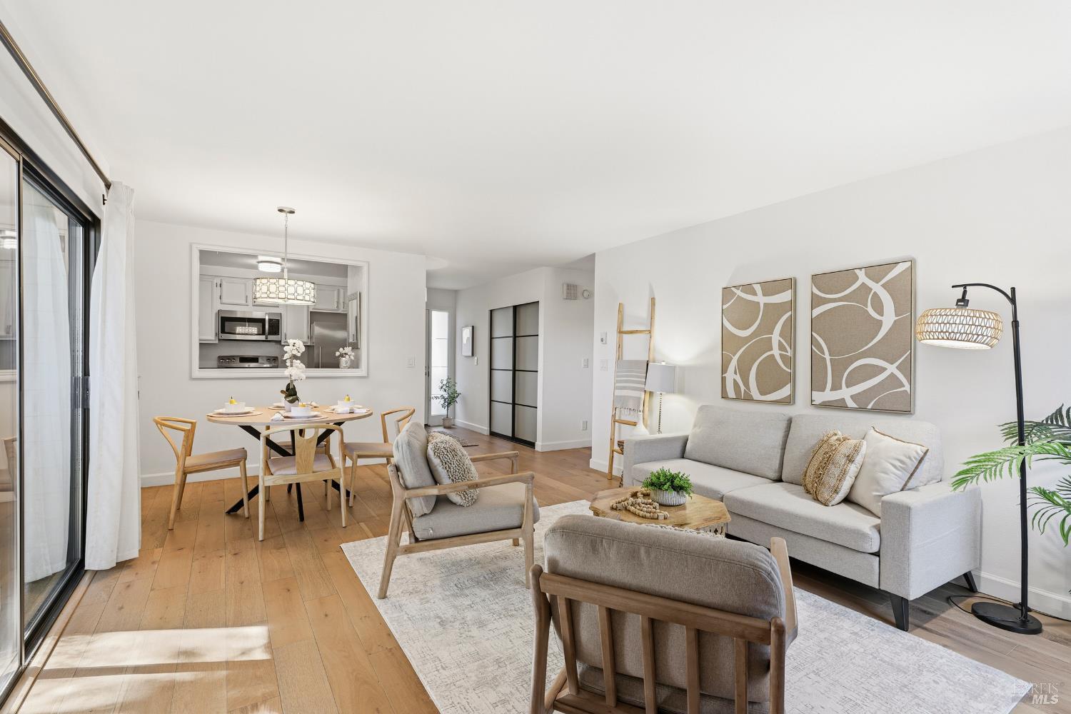 Detail Gallery Image 10 of 33 For 62 Cypress Pl, Sausalito,  CA 94965 - 2 Beds | 2 Baths