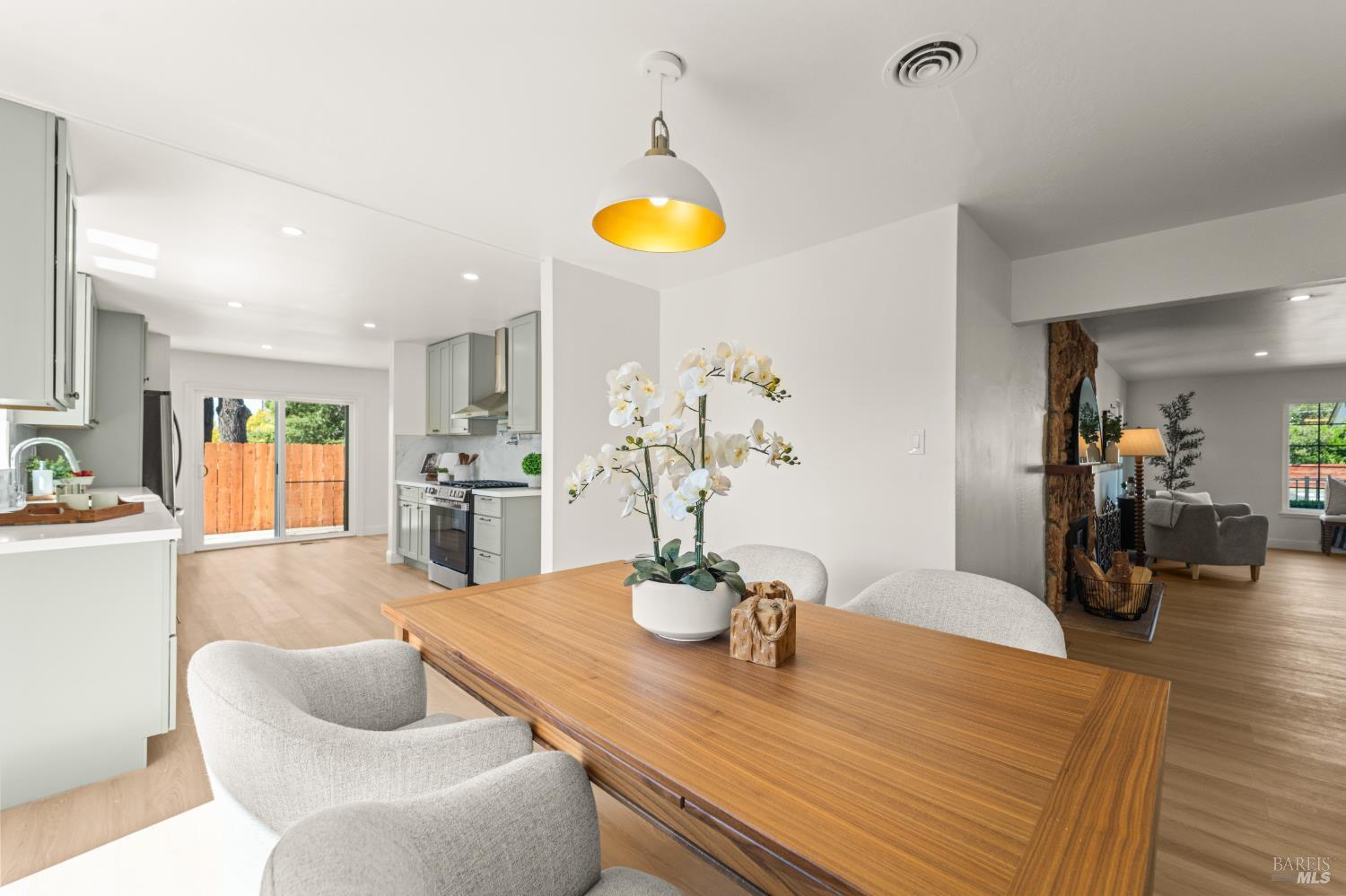 Detail Gallery Image 14 of 48 For 3011 Tennessee St, Vallejo,  CA 94591 - 3 Beds | 2 Baths