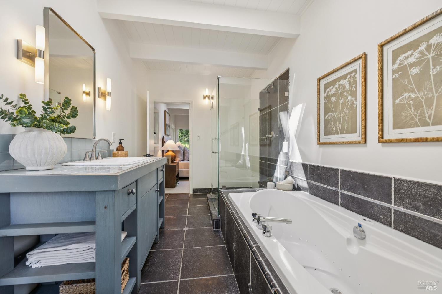 Detail Gallery Image 34 of 70 For 67 Oak Springs Dr, San Anselmo,  CA 94960 - 5 Beds | 4/1 Baths