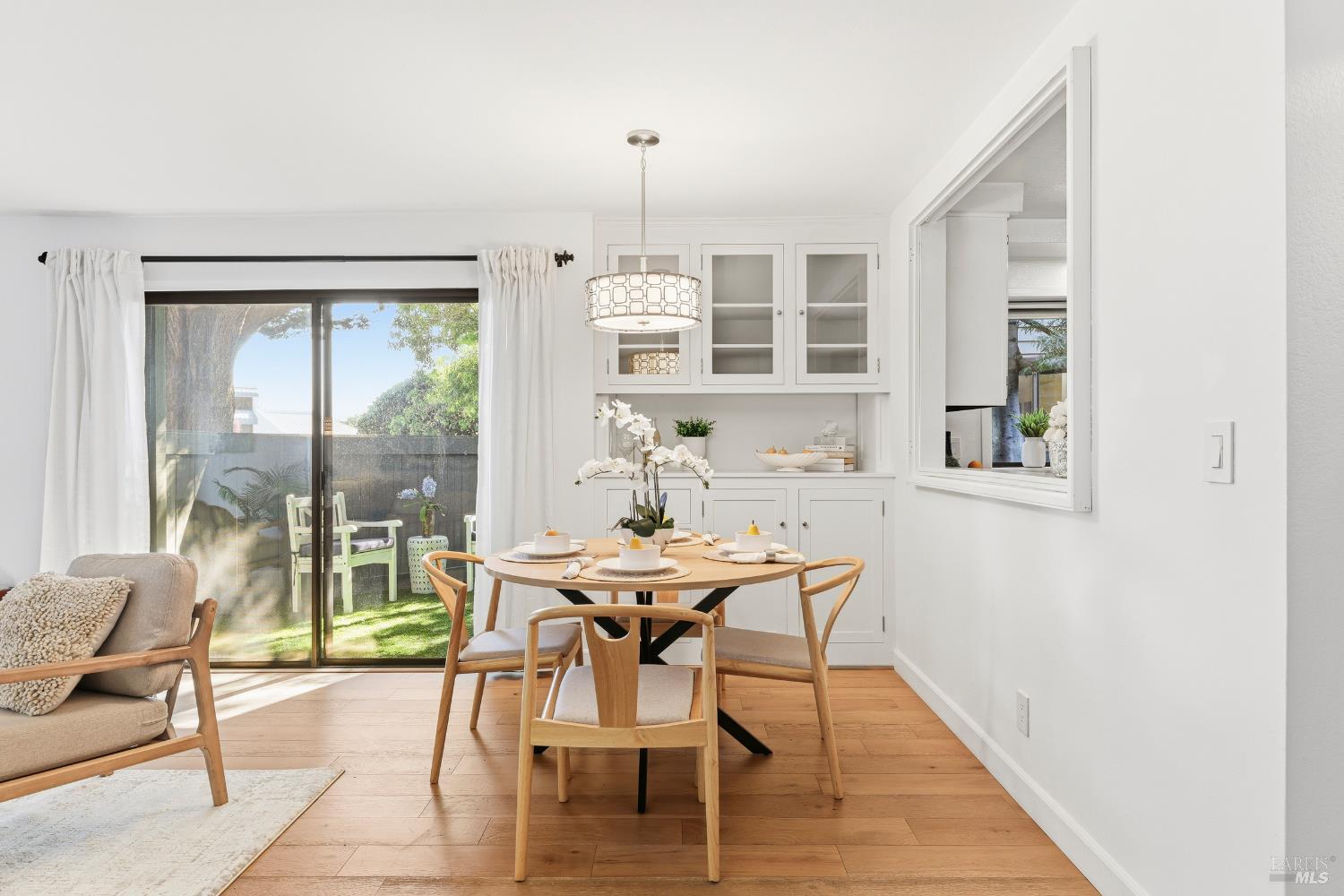 Detail Gallery Image 6 of 33 For 62 Cypress Pl, Sausalito,  CA 94965 - 2 Beds | 2 Baths