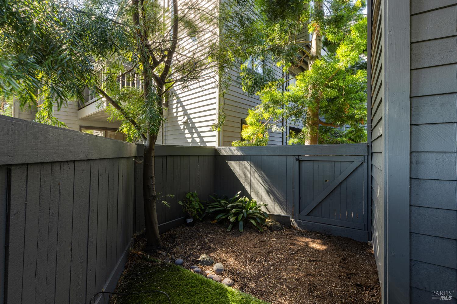 Detail Gallery Image 24 of 33 For 62 Cypress Pl, Sausalito,  CA 94965 - 2 Beds | 2 Baths