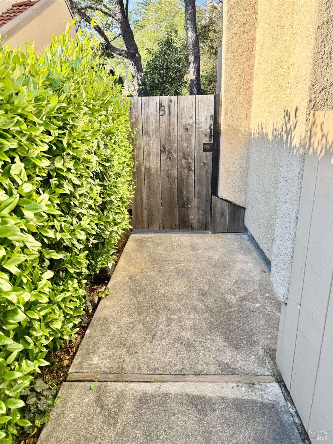 Detail Gallery Image 3 of 33 For 100 Marin Center Dr #31,  San Rafael,  CA 94903 - 2 Beds | 2 Baths