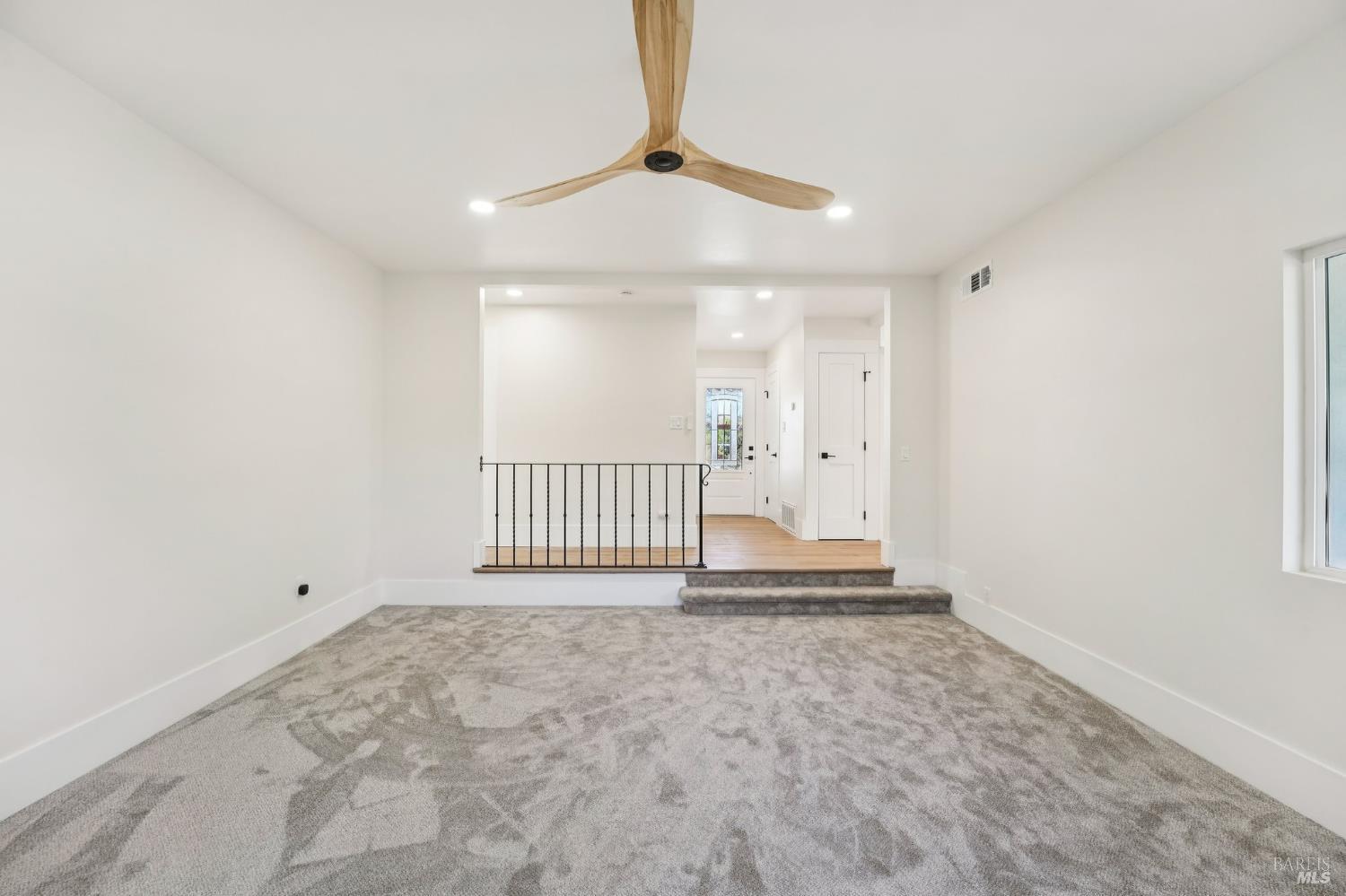 Detail Gallery Image 13 of 49 For 1662 Glazier Dr, Concord,  CA 94521 - 3 Beds | 2 Baths