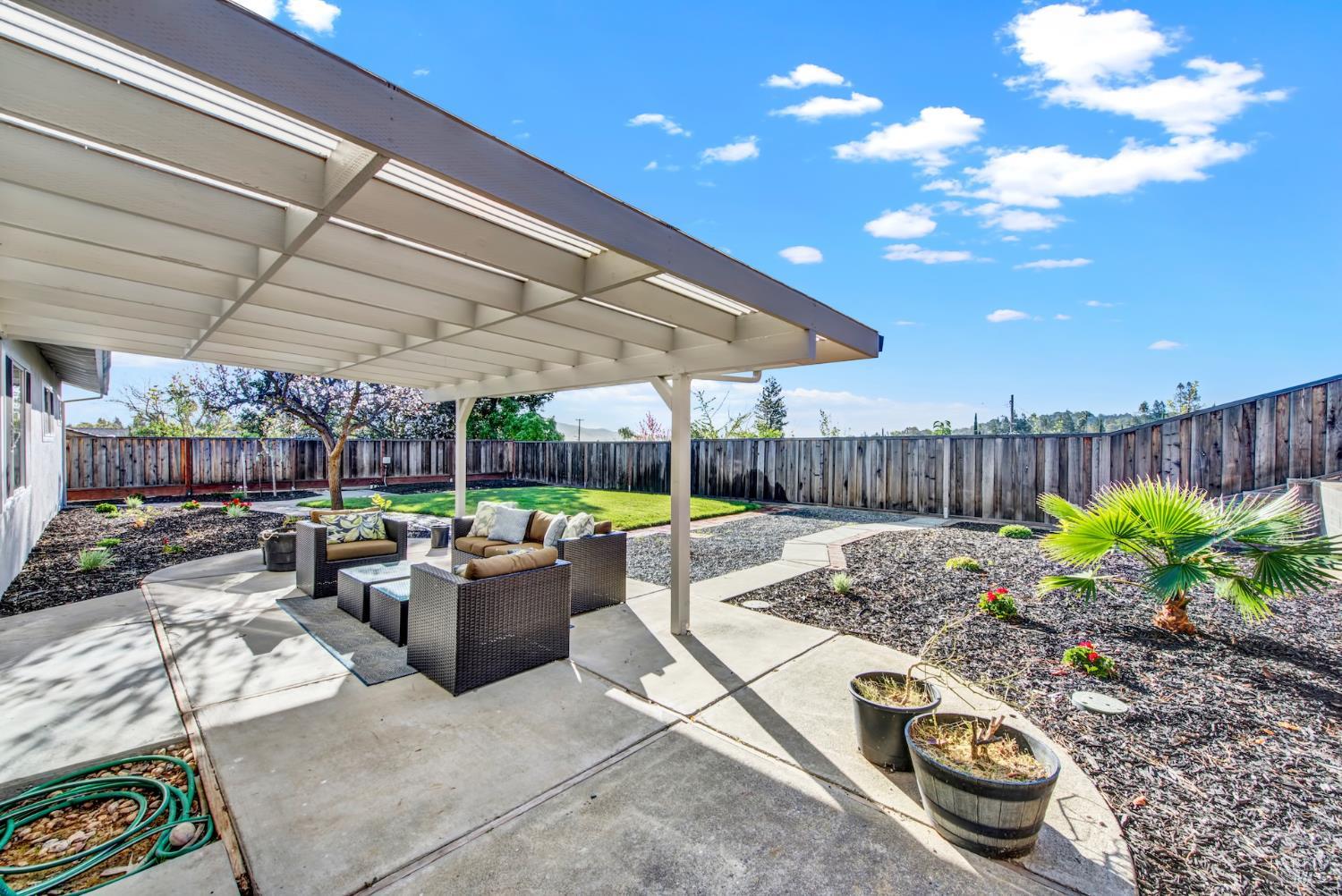 Detail Gallery Image 39 of 44 For 241 Blue Ridge Dr, Martinez,  CA 94553 - 4 Beds | 2/1 Baths