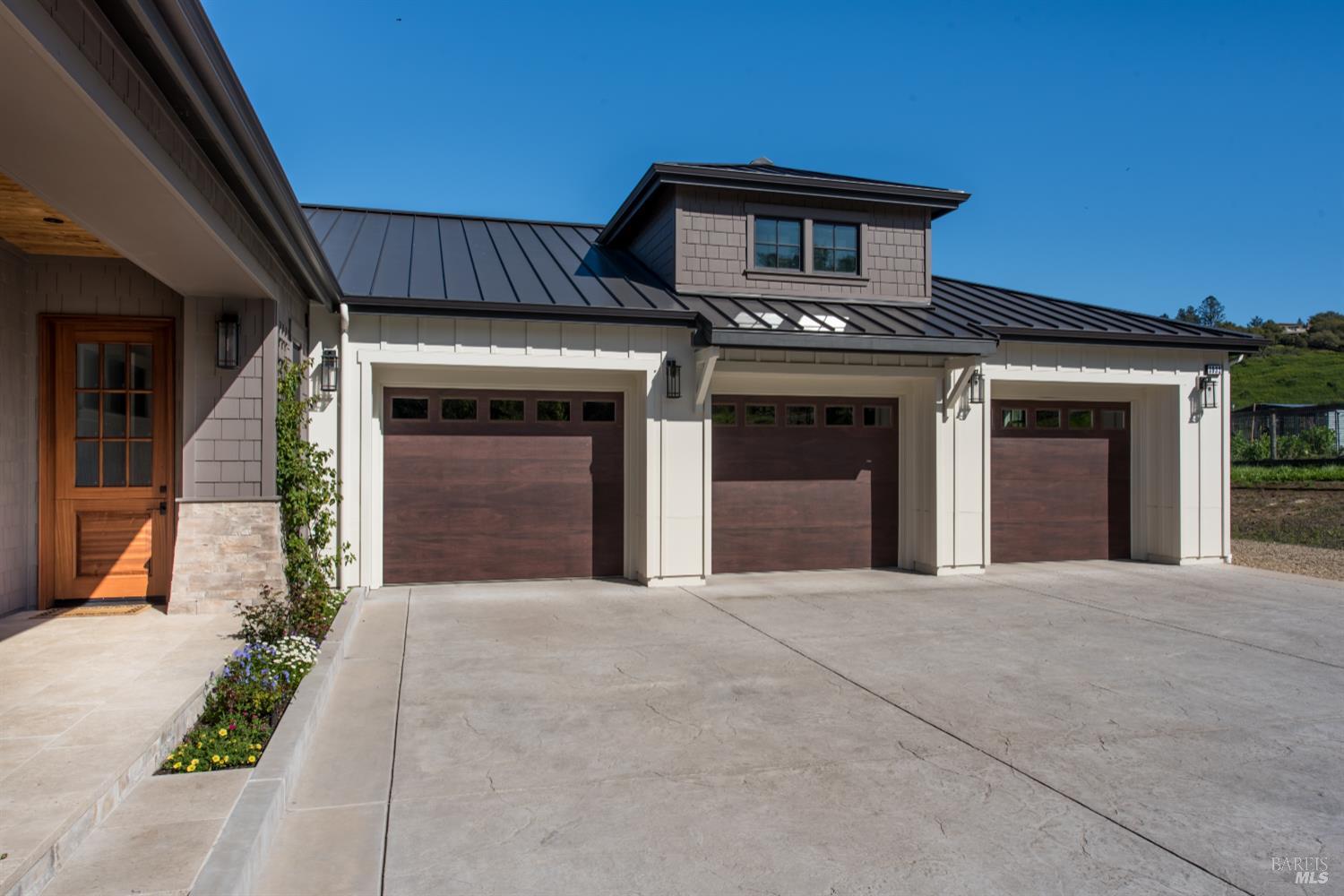 Detail Gallery Image 8 of 93 For 3932 Silver Fox Ct, Santa Rosa,  CA 95403 - 4 Beds | 4/1 Baths