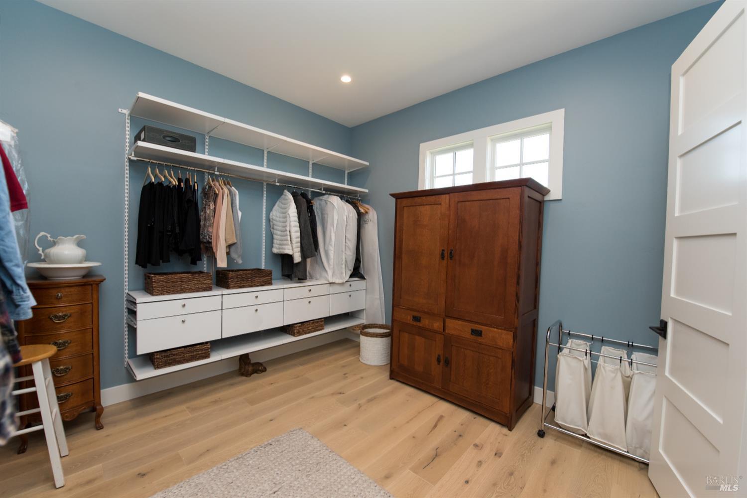 Detail Gallery Image 43 of 93 For 3932 Silver Fox Ct, Santa Rosa,  CA 95403 - 4 Beds | 4/1 Baths