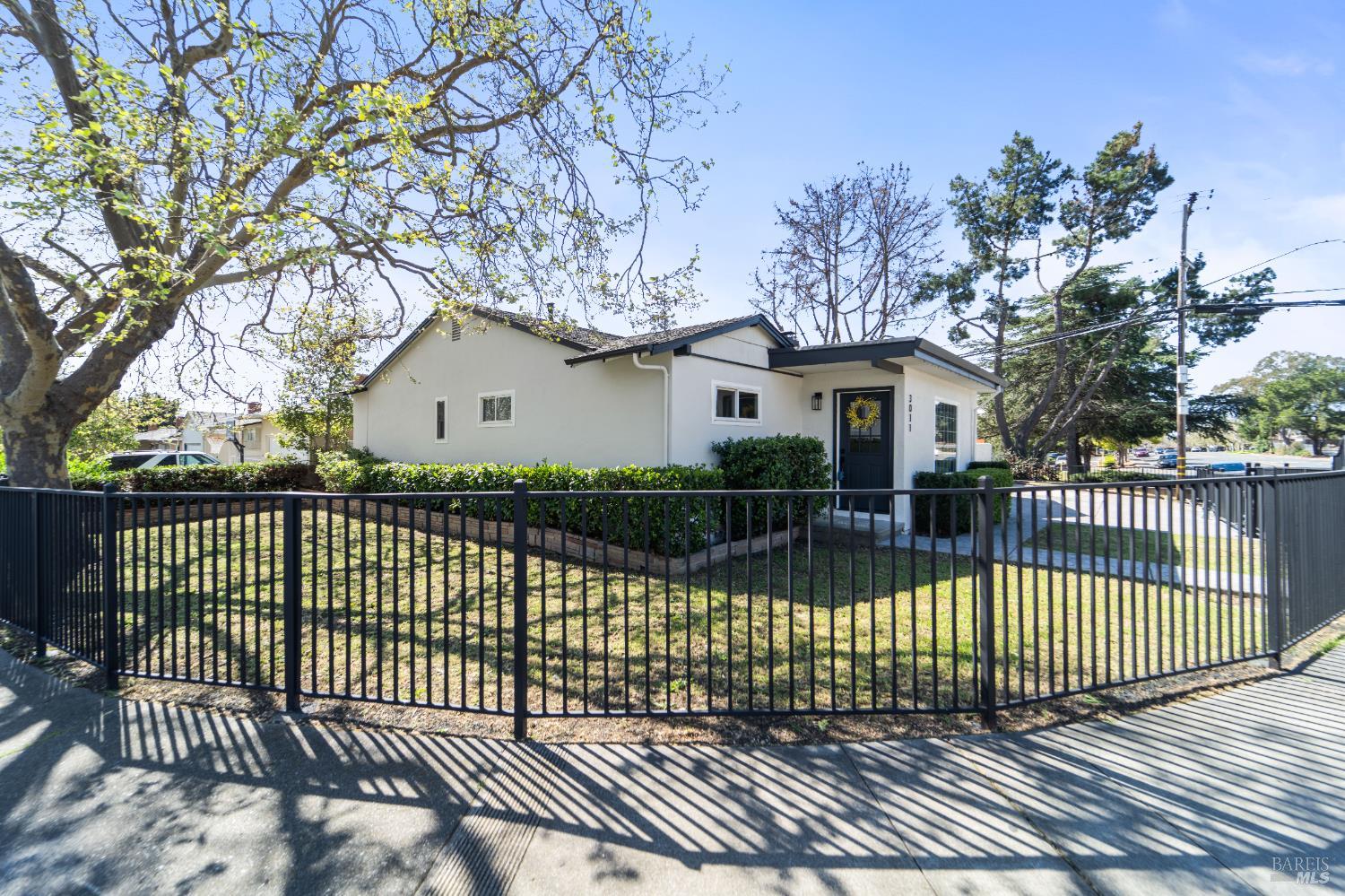 Detail Gallery Image 2 of 48 For 3011 Tennessee St, Vallejo,  CA 94591 - 3 Beds | 2 Baths