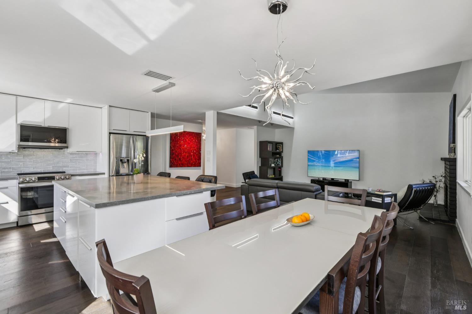 Detail Gallery Image 15 of 66 For 212 Eaton Ct, Benicia,  CA 94510 - 3 Beds | 2 Baths