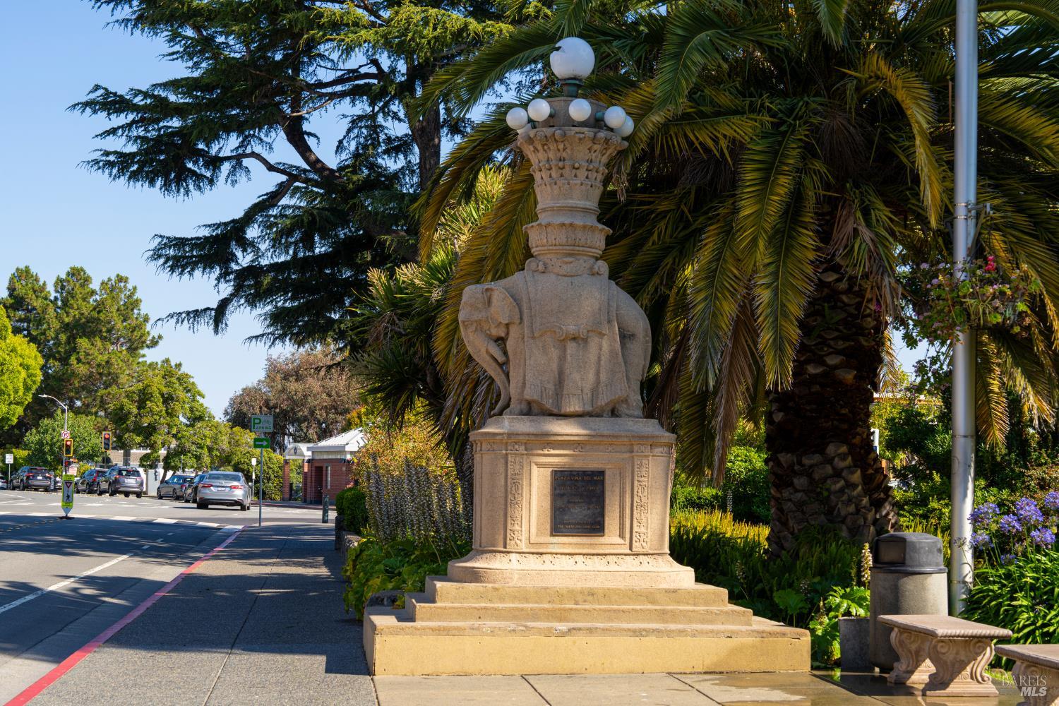 Detail Gallery Image 31 of 33 For 62 Cypress Pl, Sausalito,  CA 94965 - 2 Beds | 2 Baths