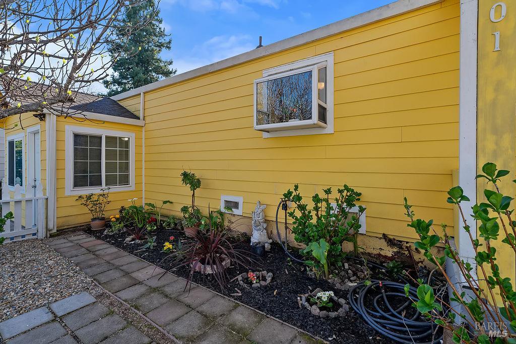 Detail Gallery Image 5 of 50 For 201 Triplett Dr, Cloverdale,  CA 95425 - 3 Beds | 2/1 Baths