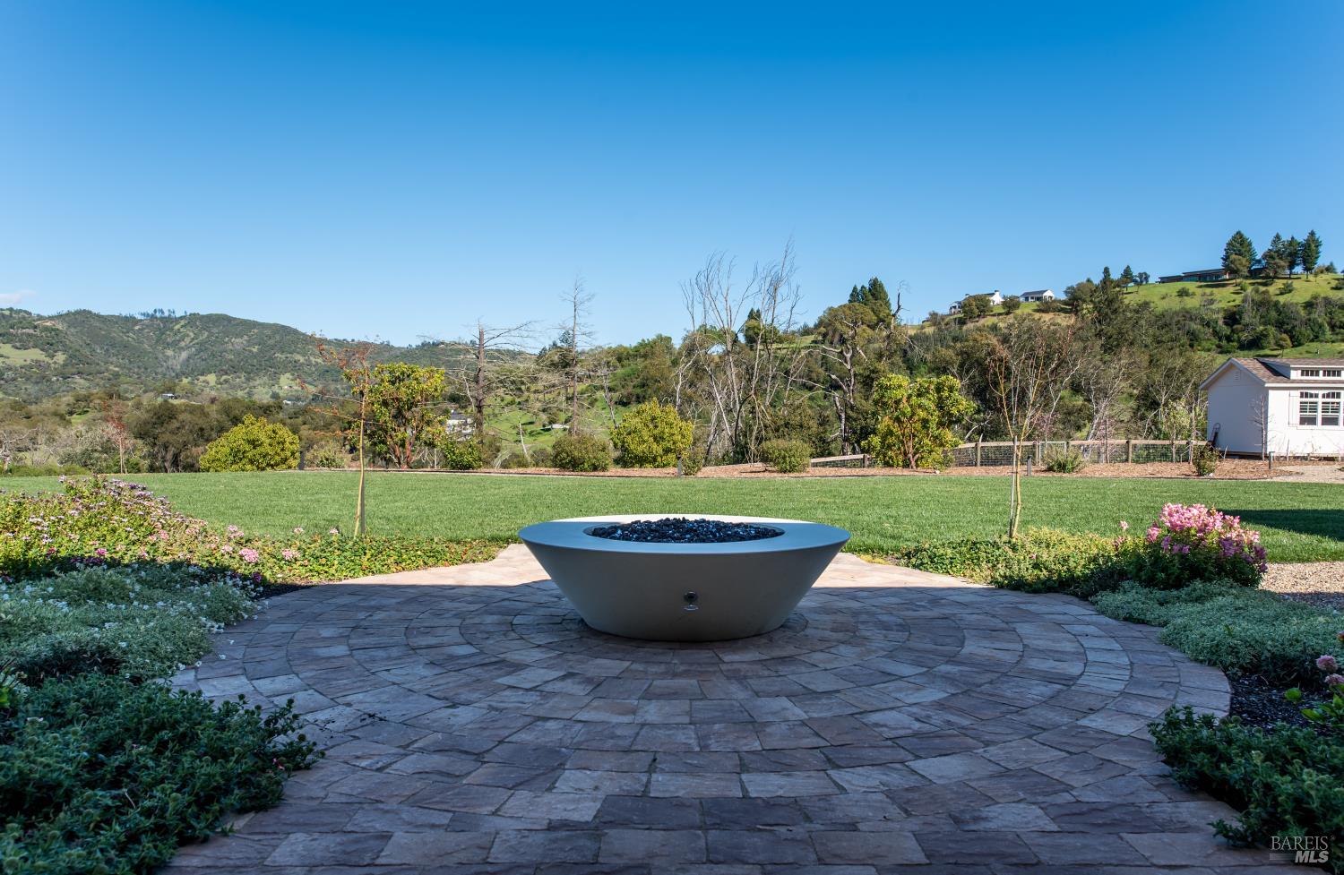 Detail Gallery Image 62 of 93 For 3932 Silver Fox Ct, Santa Rosa,  CA 95403 - 4 Beds | 4/1 Baths