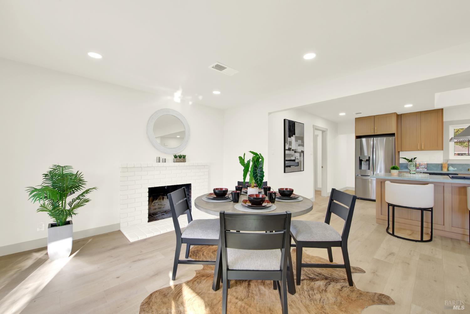 Detail Gallery Image 9 of 44 For 241 Blue Ridge Dr, Martinez,  CA 94553 - 4 Beds | 2/1 Baths