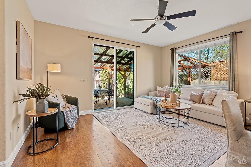 Detail Gallery Image 12 of 45 For 125 Anish Way, Windsor,  CA 95492 - 4 Beds | 3/1 Baths