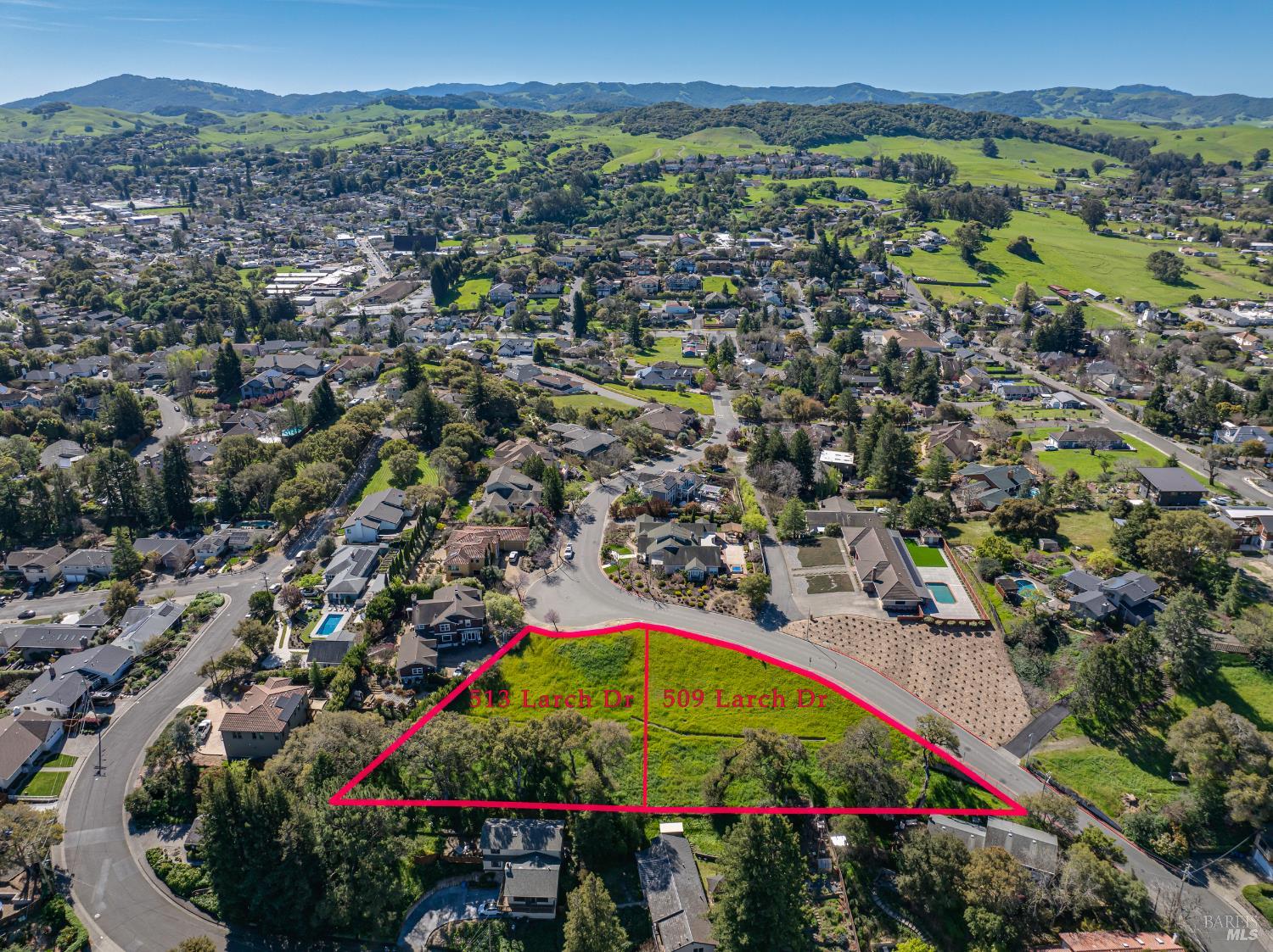 Detail Gallery Image 10 of 14 For 513 Larch Dr, Petaluma,  CA 94952 - – Beds | – Baths