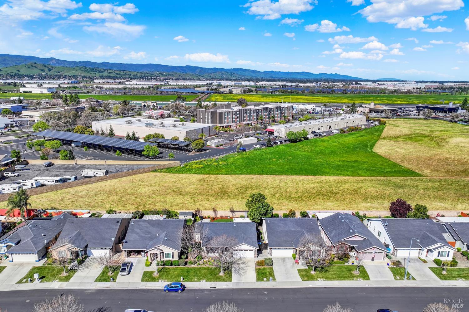 Detail Gallery Image 10 of 77 For 360 Grand Canyon Dr, Vacaville,  CA 95687 - 2 Beds | 2 Baths