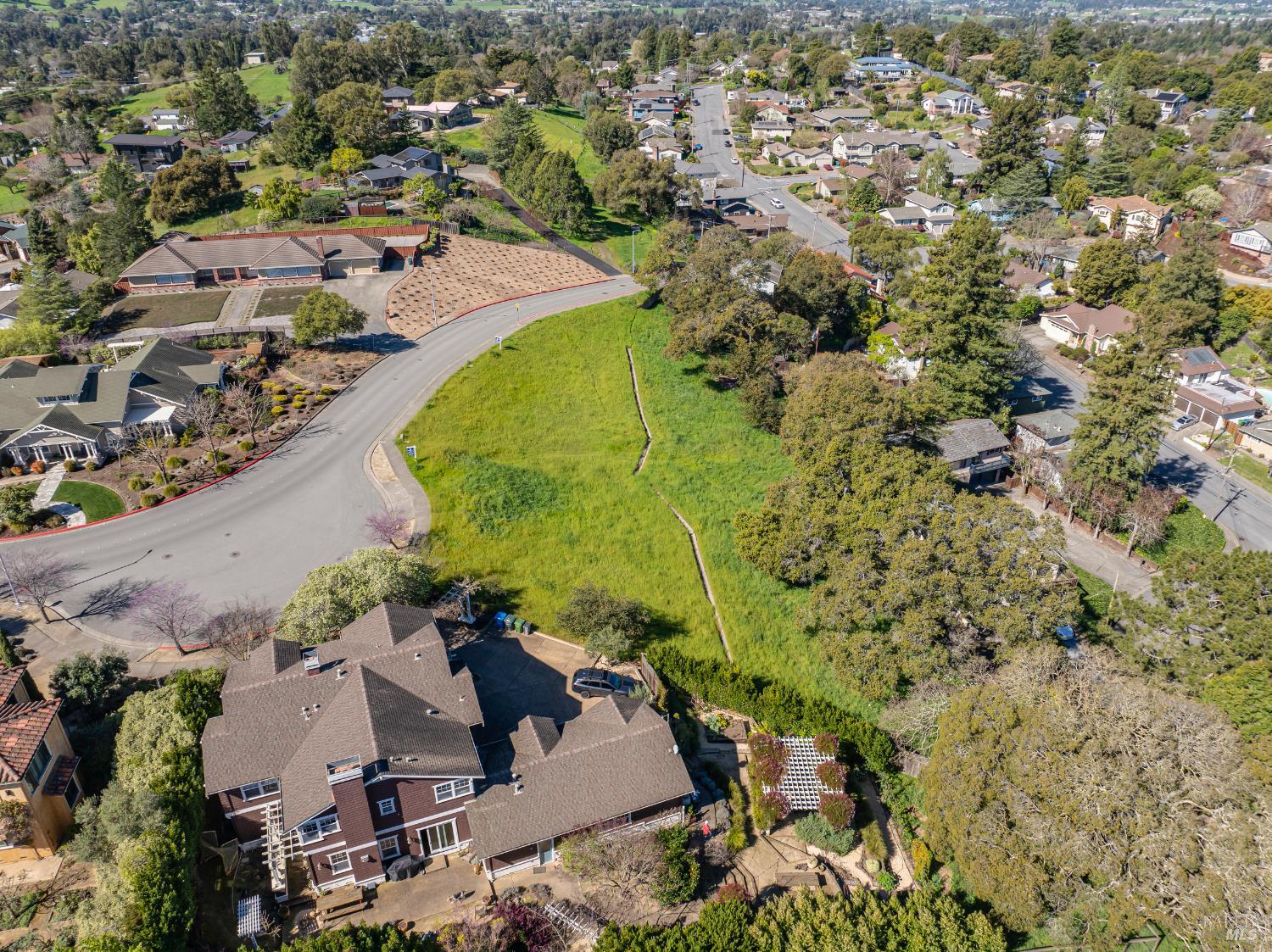 Detail Gallery Image 4 of 14 For 509 Larch Dr, Petaluma,  CA 94952 - – Beds | – Baths