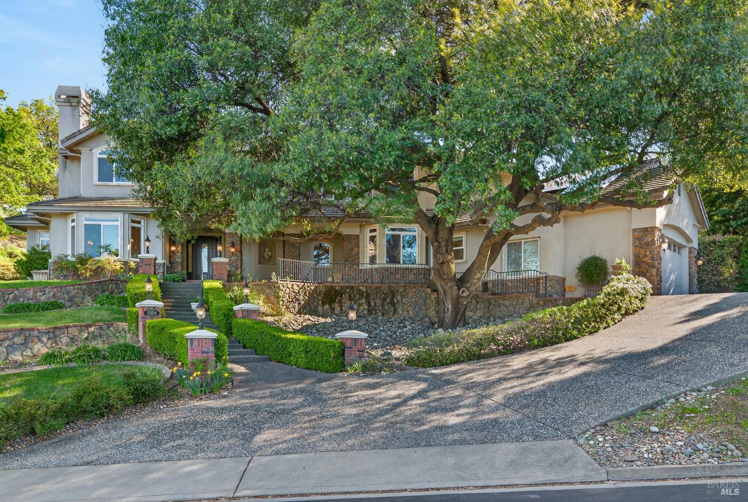 Detail Gallery Image 8 of 89 For 2054 Pinecrest Ct, Vacaville,  CA 95688 - 4 Beds | 4/1 Baths