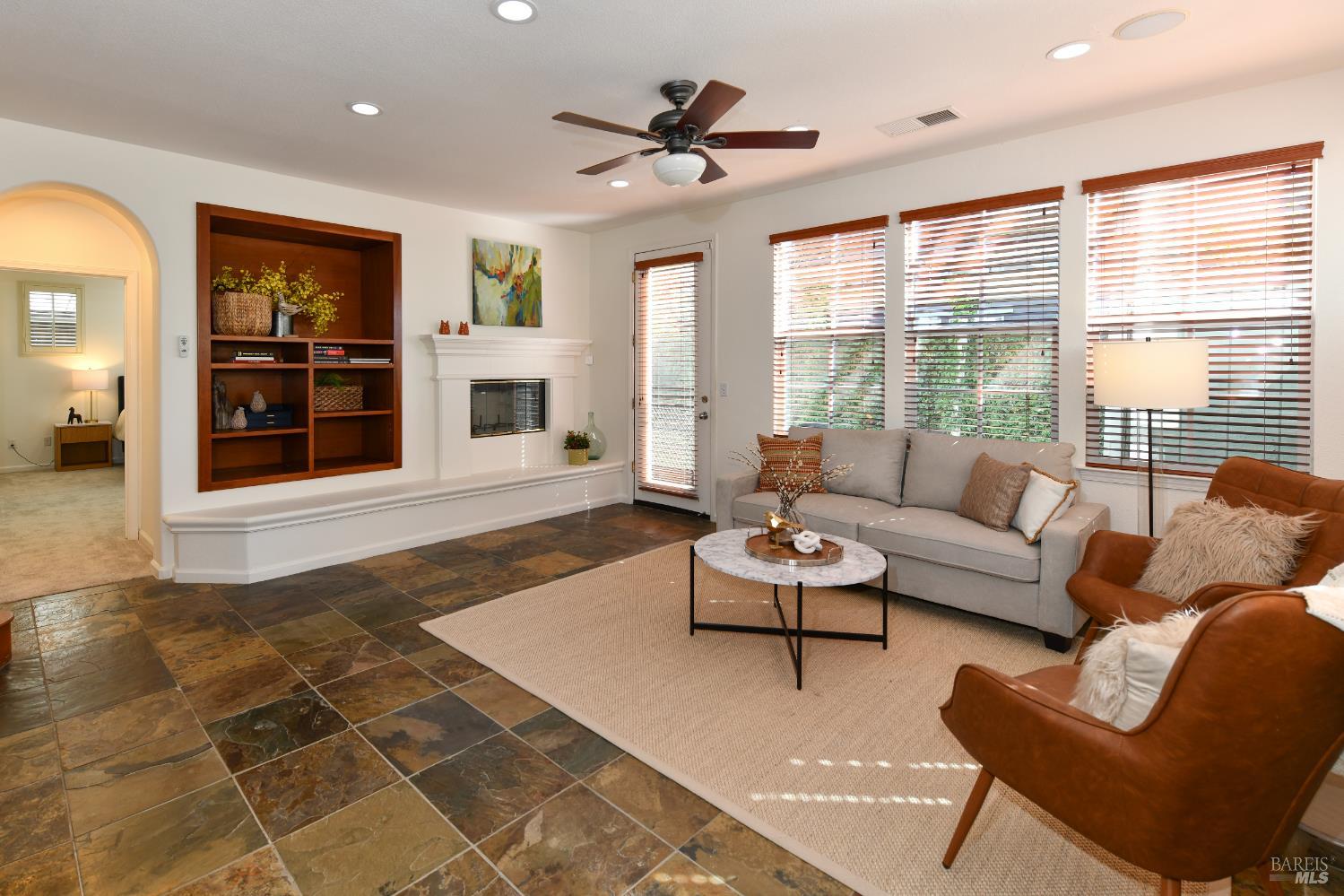 Detail Gallery Image 7 of 50 For 5015 Staghorn Dr, Vallejo,  CA 94591 - 3 Beds | 3 Baths