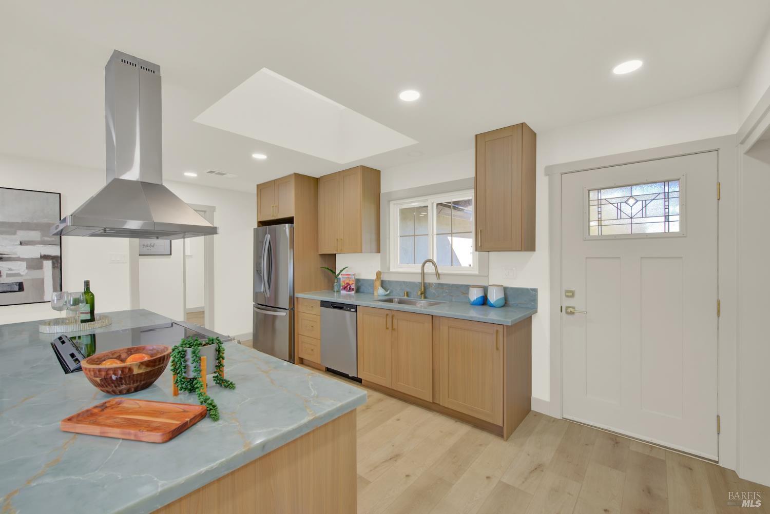 Detail Gallery Image 14 of 44 For 241 Blue Ridge Dr, Martinez,  CA 94553 - 4 Beds | 2/1 Baths