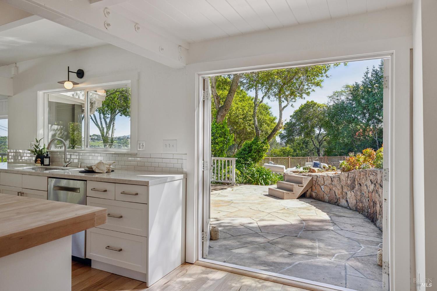 Detail Gallery Image 22 of 70 For 67 Oak Springs Dr, San Anselmo,  CA 94960 - 5 Beds | 4/1 Baths