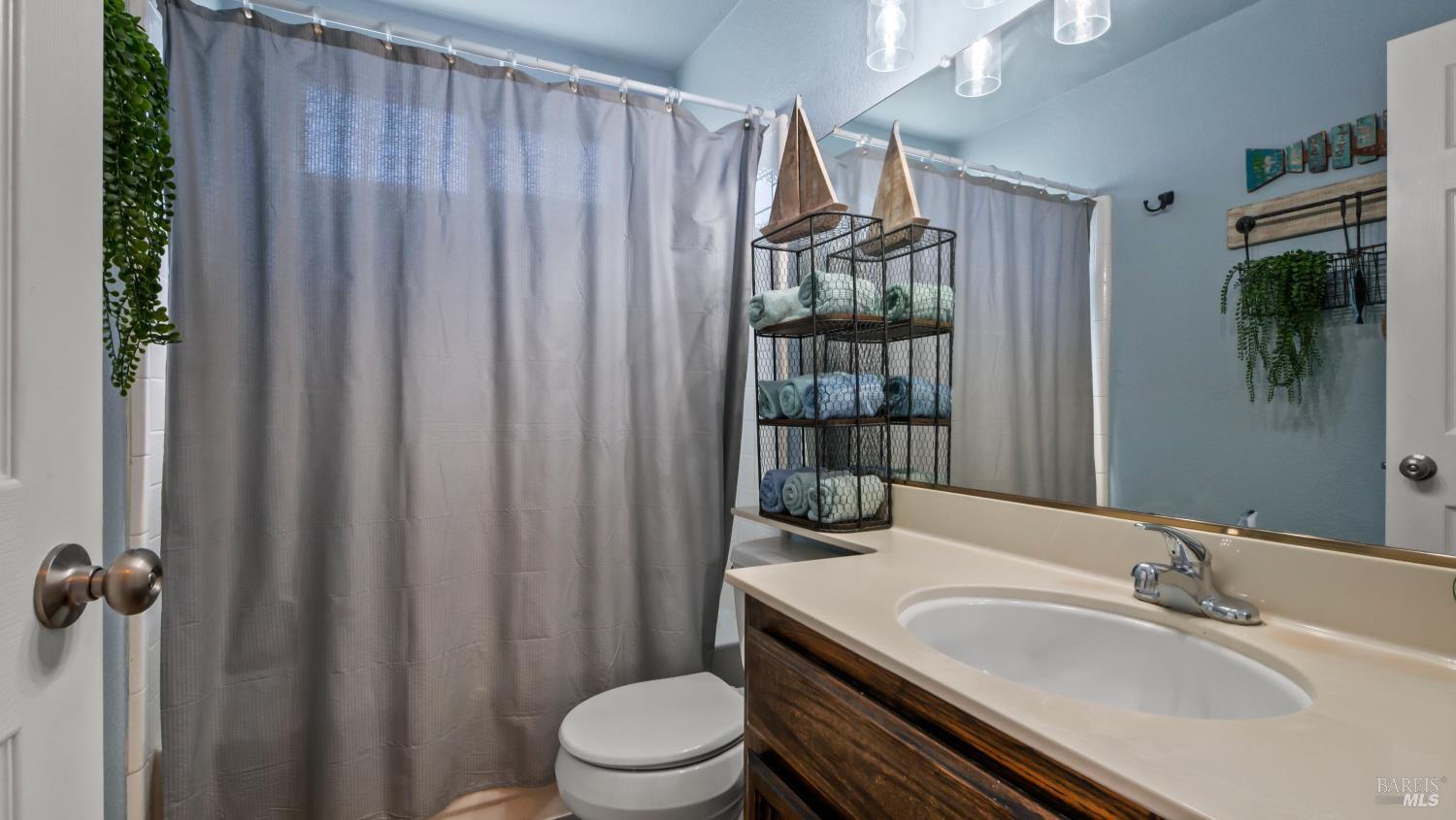 Detail Gallery Image 23 of 68 For 202 Songbird Ct, Vacaville,  CA 95687 - 4 Beds | 3 Baths