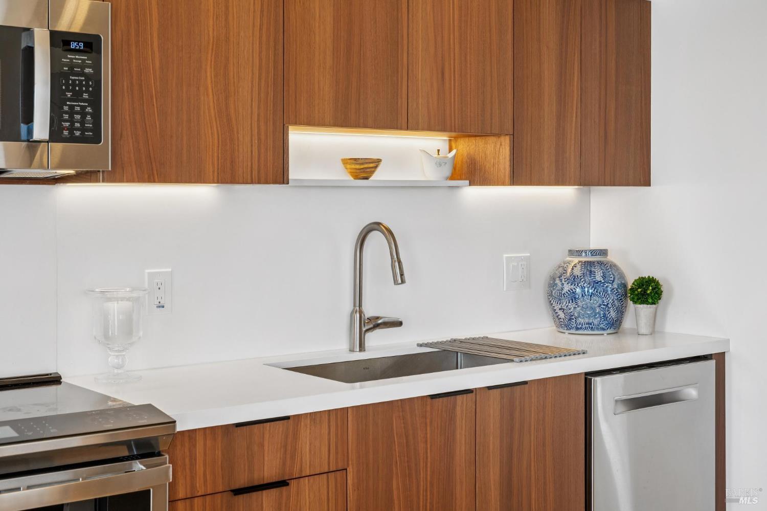 Detail Gallery Image 10 of 38 For 6363 Christie Ave #2627,  Emeryville,  CA 94608 - 2 Beds | 2 Baths