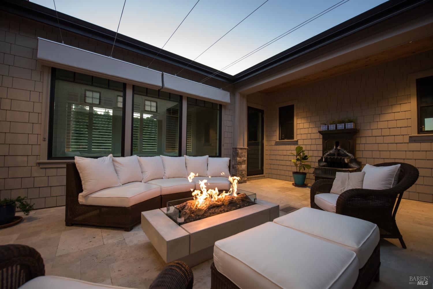 Detail Gallery Image 34 of 93 For 3932 Silver Fox Ct, Santa Rosa,  CA 95403 - 4 Beds | 4/1 Baths